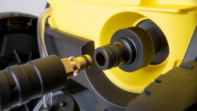 aansluiten hogedrukreiniger